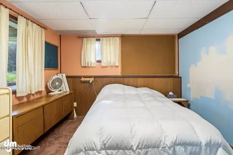 Bedroom - 22557 Willow Fishhook Rd, Willow, AK 99688 photo 3 of 4