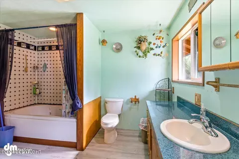 Bath - 22557 Willow Fishhook Rd, Willow, AK 99688 photo 2 of 5