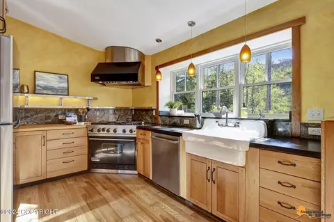 Kitchen - 14439 Fire Lake Dr, Eagle River, AK 99577 photo 2 of 5