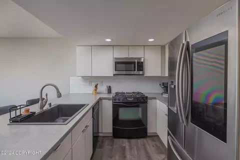 Kitchen - 18507 Chekok Cir, Eagle River, AK 99577 photo 3 of 3