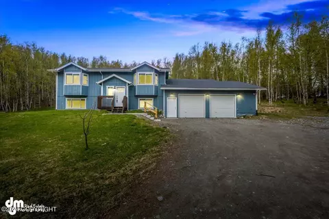 5560 N Rhonda Dr, Palmer, AK 99645