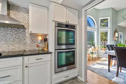 Kitchen - 10151 Pointe Resolution Dr, Anchorage, AK 99515 photo 12 of 14