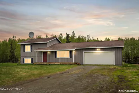 1785 W Clydesdale Dr, Wasilla, AK 99654