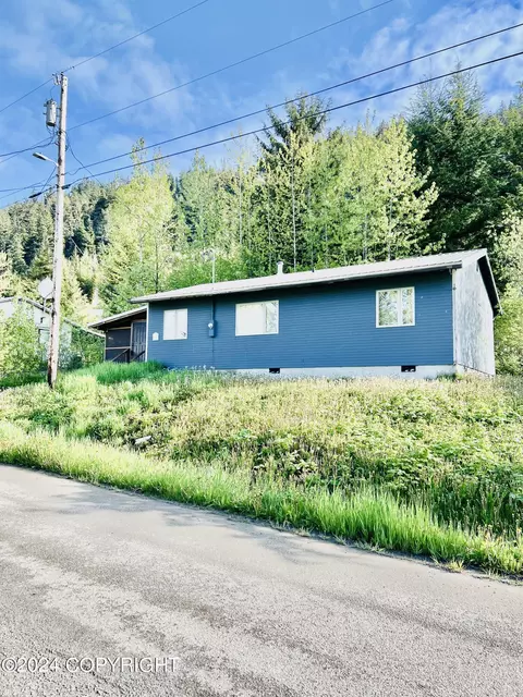 711 Huna Ct, Hoonah, AK 99829