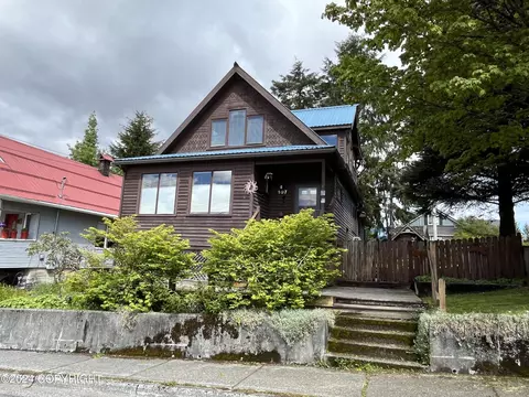 107 Dolphin St, Petersburg, AK 99833
