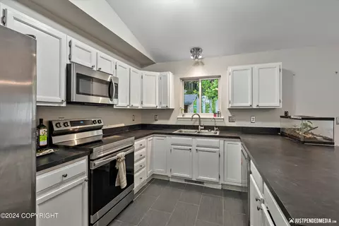 Kitchen - 18829 Danny Dr, Eagle River, AK 99577 photo 2 of 2