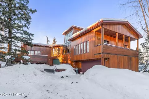 4814 Malibu Rd, Anchorage, AK 99517