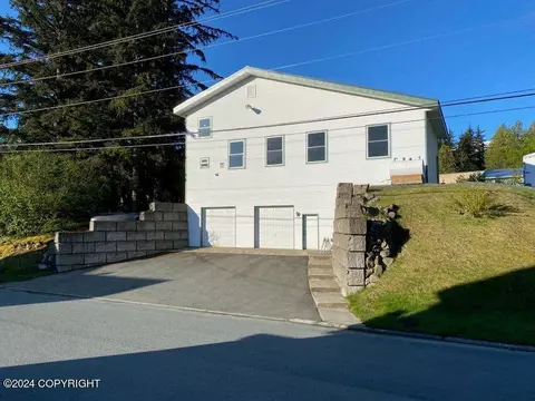 324 Mud Bay Rd, Haines, AK 99827