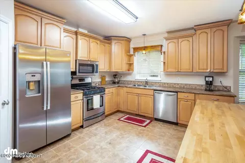 Kitchen - 19255 Alma Ave, Chugiak, AK 99567 photo 3 of 3