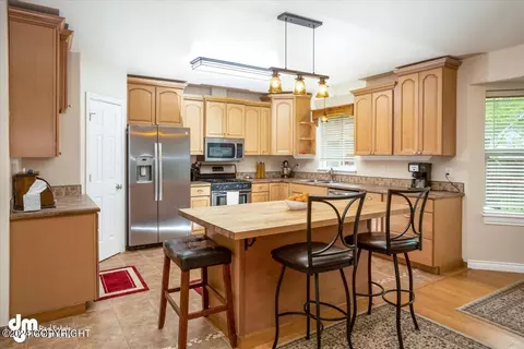 Kitchen - 19255 Alma Ave, Chugiak, AK 99567 photo 2 of 3