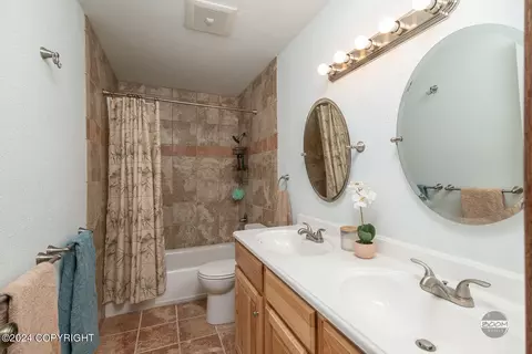Bath - 21707 Oberg Rd, Chugiak, AK 99567 photo 3 of 4