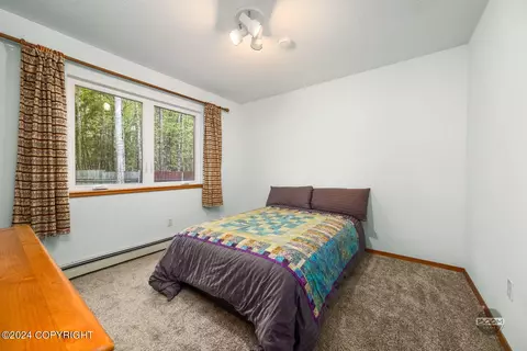 Bedroom - 21707 Oberg Rd, Chugiak, AK 99567 photo 4 of 6