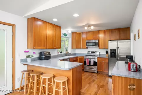 Kitchen - 21707 Oberg Rd, Chugiak, AK 99567 photo 1 of 4