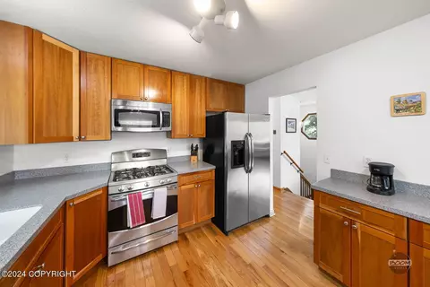 Kitchen - 21707 Oberg Rd, Chugiak, AK 99567 photo 2 of 4
