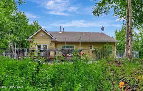 15625 W Sun Dr, Big Lake, AK 99652