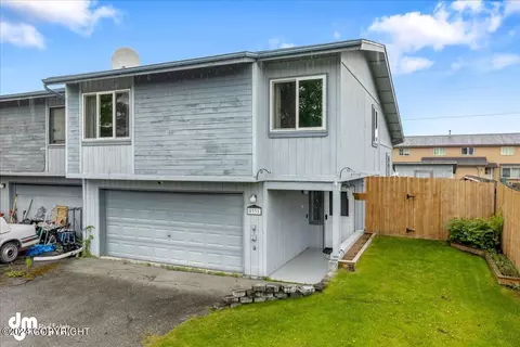8331 Ragged Top Cir, Anchorage, AK 99504