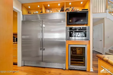 Kitchen - 7080 E Tree Ct, Anchorage, AK 99507 photo 12 of 12