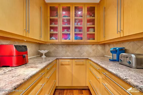 Kitchen - 7080 E Tree Ct, Anchorage, AK 99507 photo 4 of 12