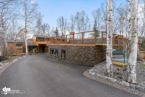 8749 Emerald St, Anchorage, AK 99502