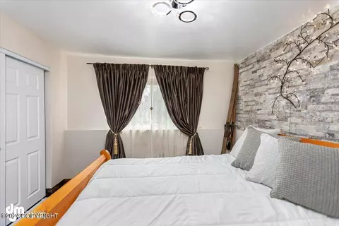 Bedroom - 17727 Sanctuary Dr, Eagle River, AK 99577 photo 5 of 9