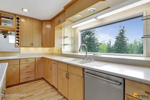 Kitchen - 10050 Prospect Dr, Anchorage, AK 99507 photo 3 of 7