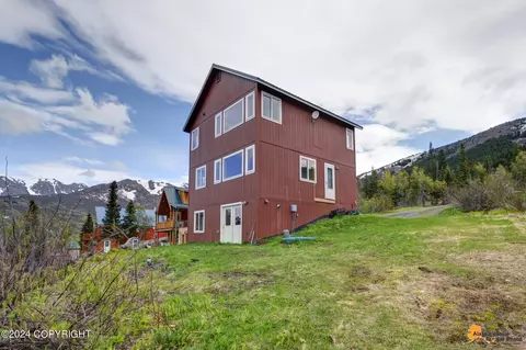 7821 Susan Cir, Anchorage, AK 99516