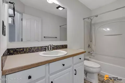 Bath - 20113 Highland Ridge Dr, Eagle River, AK 99577 photo 4 of 4