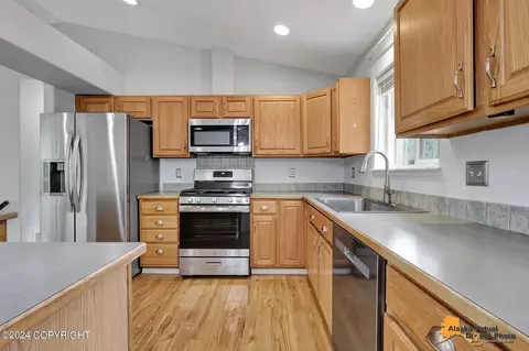 Kitchen - 20113 Highland Ridge Dr, Eagle River, AK 99577 photo 6 of 7