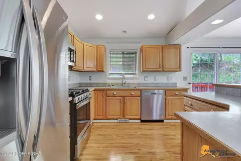 Kitchen - 20113 Highland Ridge Dr, Eagle River, AK 99577 photo 2 of 7
