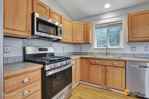 Kitchen - 20113 Highland Ridge Dr, Eagle River, AK 99577 photo 3 of 7
