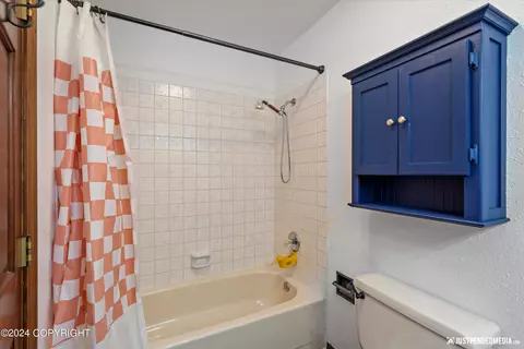 Bath - 13701 Capstan Dr, Anchorage, AK 99516 photo 2 of 3