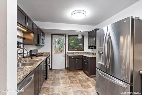 Kitchen - 13701 Capstan Dr, Anchorage, AK 99516 photo 4 of 4