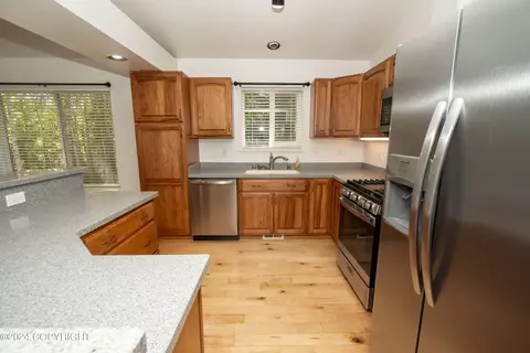 9140 Squire Cir, Eagle River, AK 99577 photo 12