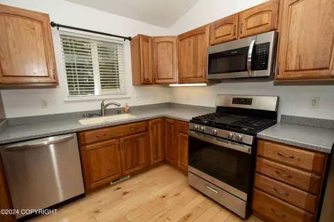 9140 Squire Cir, Eagle River, AK 99577 photo 11
