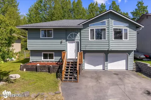 8013 Parkridge Cir, Anchorage, AK 99507