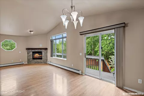 Living - 3232 Tayshee Cir, Anchorage, AK 99504 photo 5 of 7