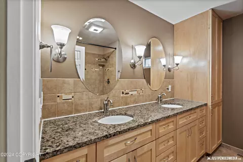 Bath - 3232 Tayshee Cir, Anchorage, AK 99504 photo 2 of 3