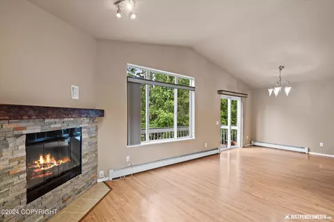 Living - 3232 Tayshee Cir, Anchorage, AK 99504 photo 4 of 7