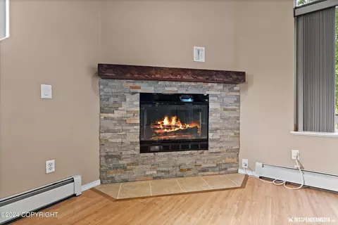 Living - 3232 Tayshee Cir, Anchorage, AK 99504 photo 3 of 7