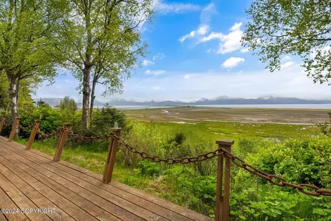 1475 Bay Ave, Homer, AK 99603