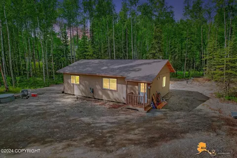 7557 W Golden Dr, Wasilla, AK 99623