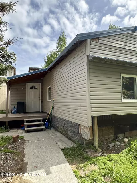 1564 N Pioneer Peak Dr, Wasilla, AK 99654