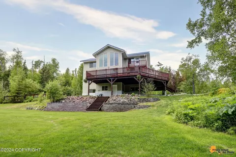 5855 N Yale Ct, Palmer, AK 99645