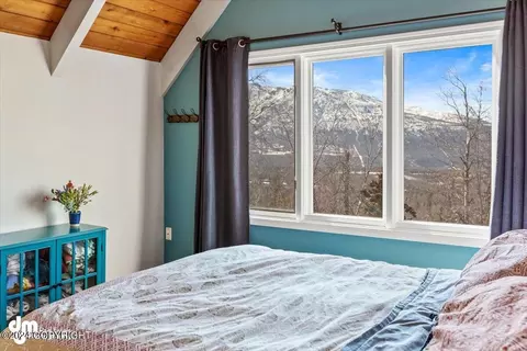 Bedroom - 18816 Roads End Cir, Eagle River, AK 99577 photo 2 of 5
