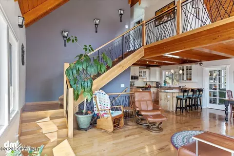 Entry Way - 18816 Roads End Cir, Eagle River, AK 99577 photo 3 of 8