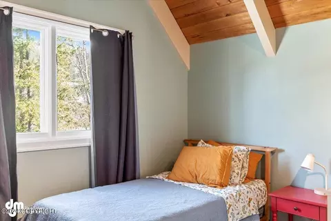 Bedroom - 18816 Roads End Cir, Eagle River, AK 99577 photo 3 of 5