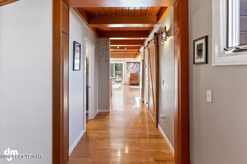 Entry Way - 18816 Roads End Cir, Eagle River, AK 99577 photo 5 of 8