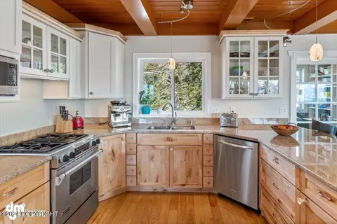 Kitchen - 18816 Roads End Cir, Eagle River, AK 99577 photo 2 of 3