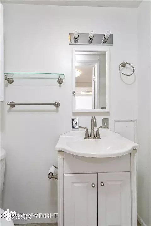 Bath - 14715 Terrace Ln, Eagle River, AK 99577 photo 9 of 11
