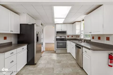 Kitchen - 14715 Terrace Ln, Eagle River, AK 99577 photo 2 of 5